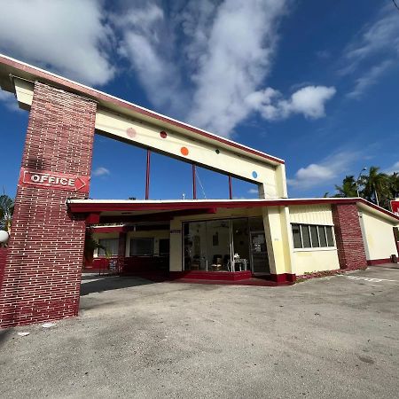 Palacio Inn Motel Miami Springs Bagian luar foto