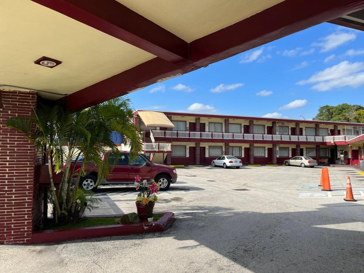 Palacio Inn Motel Miami Springs Bagian luar foto